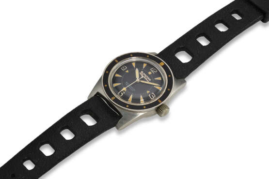 BLANCPAIN, FIFTY FATHOMS ROTOMATIC INCABLOC, A RARE STEEL CUSHION-SHAPED DIVING WRISTWATCH - Foto 2