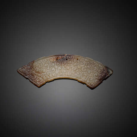 Bogenförmige Jadeschnitzerei 'Huang' - фото 1