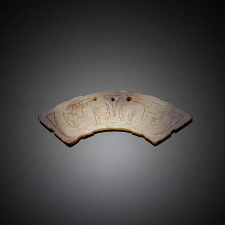 Bogenförmige Jadeschnitzerei 'Huang' - фото 2