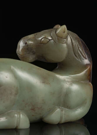 Feines liegendes Pferd aus seladonfarbener Jade - Foto 8