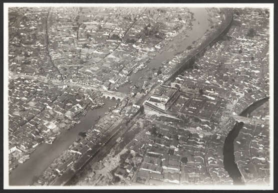 Fotoalbum mit Luftbildern von Nanking und Mappe mit Fotografien - Foto 2