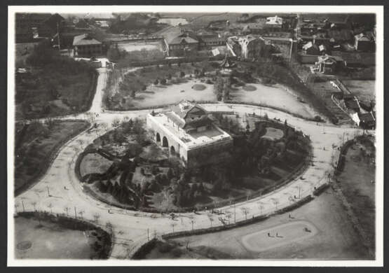 Fotoalbum mit Luftbildern von Nanking und Mappe mit Fotografien - Foto 3