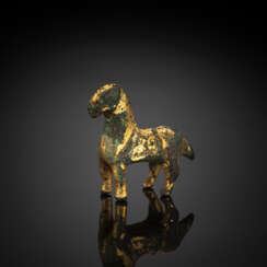 Kleines Pferd aus Bronze mit Resten von Feuervergoldung