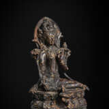 Bronze der sitzenden Syamatara mit Resten von Vergoldung - photo 2