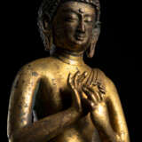 Stehende feuervergoldete Bronze des Buddha Shakyamuni - photo 3