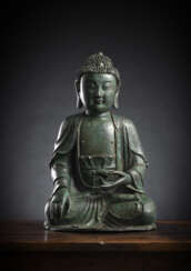 Bronze des Buddha im Meditationssitz, teils grün korrodiert