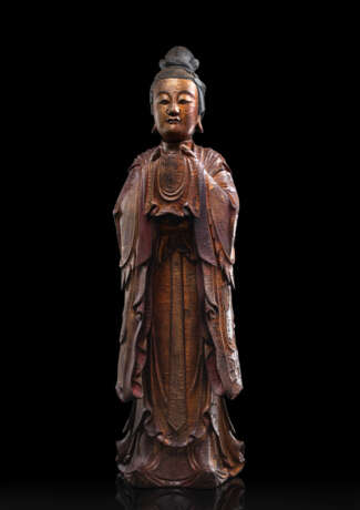 Feine und große Holzfigur des Guanyin mit Lackauflage und Vergoldung - photo 1