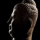 Seltener und großer Kopf des Buddha aus Stein - фото 3