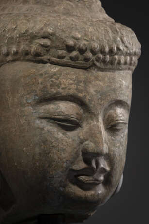 Sehr großer Kopf des Buddha aus Stein - Foto 4