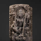 Stele aus Sandstein mit Darstellung der Durga - Foto 1