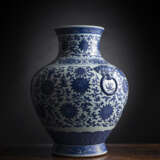 Feine kaiserliche Vase in 'Hu'-Form - photo 1