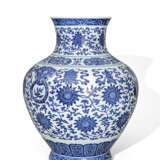 Feine kaiserliche Vase in 'Hu'-Form - photo 4