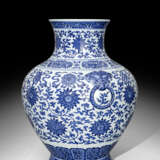 Feine kaiserliche Vase in 'Hu'-Form - photo 8