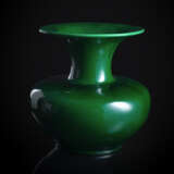 Vase in 'zun'-Form mit smaragdgrüner Glasur - photo 1