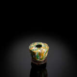 Lotosknospenförmiger 'Spinach and egg'-glasierter Pinselwascher aus Porzellan - photo 1