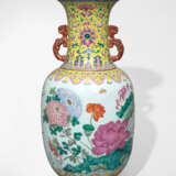 Sehr große 'Famille rose'-Vase mit Lotus und Blütendekor - photo 2