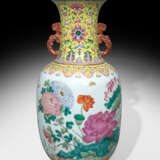 Sehr große 'Famille rose'-Vase mit Lotus und Blütendekor - photo 4