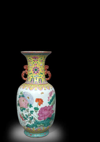 Sehr große 'Famille rose'-Vase mit Lotus und Blütendekor - фото 6