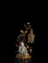 Ormolu-montierte Lampe mit polychromer Porzellanfigur eines unter einem Baum sitzenden Mannes