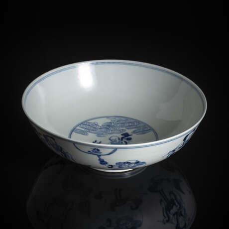 Unterglasurblaue Rundschale mit Dekor der daoistischen Acht Unsterblichen und Shoulao - Foto 1