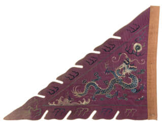 Purpurfarbenes Banner mit Drachen