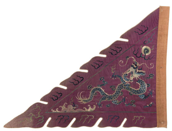 Purpurfarbenes Banner mit Drachen - Foto 1