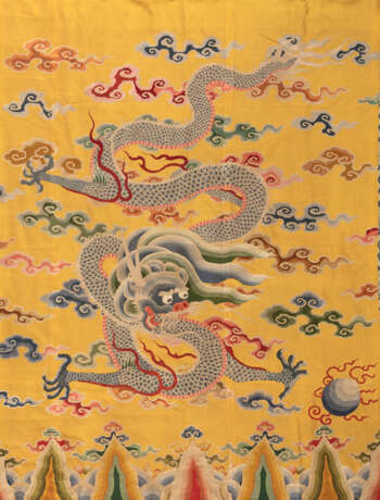 Großer gelbgrundiger Behang mit Drachen - Foto 1