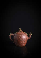 Teekanne aus brauner Zisha (?)-Ware mit vergoldeter Metallmontierung
