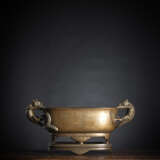 Ovaler Weihrauchbrenner aus Bronze mit 'Chilong'-Handhaben auf vierfüßigem Stand - photo 1