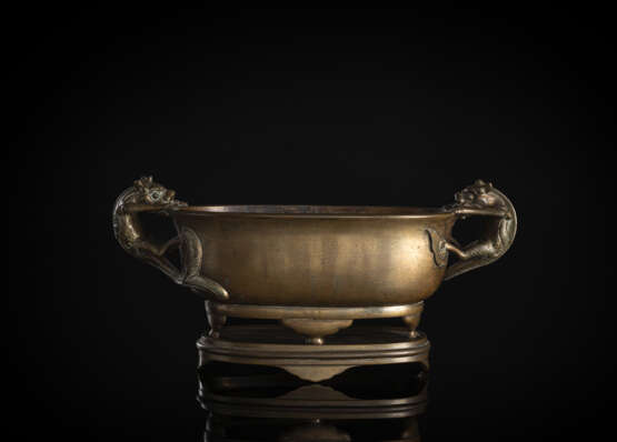 Ovaler Weihrauchbrenner aus Bronze mit 'Chilong'-Handhaben auf vierfüßigem Stand - Foto 4