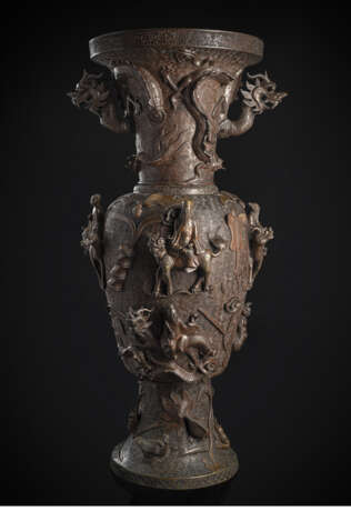 Große mehrteilige Vase aus Bronze daoistischen Unsterblichen und Meerestieren in hohem Relief - photo 1