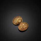 Feines Deckeldöschen aus Gold mit filigranem Dekor von Tieren zwischen Rankwerk und Blüten - фото 2