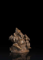 Statue des Ganesha mit Shakti aus Kupfer mit Gold- und -Silbereinlagen