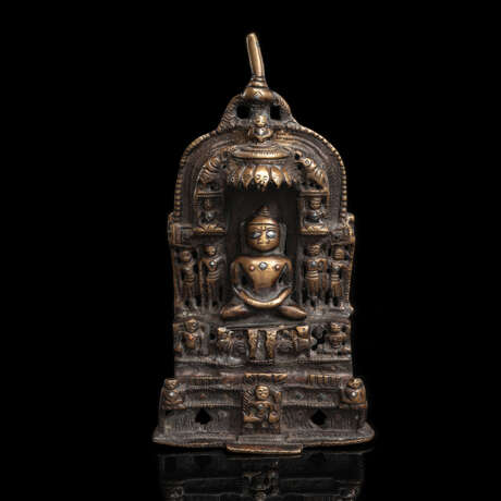 Altar des Jain Tirthankara aus Bronze mit Silbereinlagen und Inschrift auf der Rückseite - photo 1