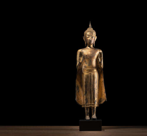 Stehende Bronze des Buddha Shakyamuni mit goldener Lackfassung - photo 1