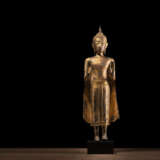 Stehende Bronze des Buddha Shakyamuni mit goldener Lackfassung - photo 1