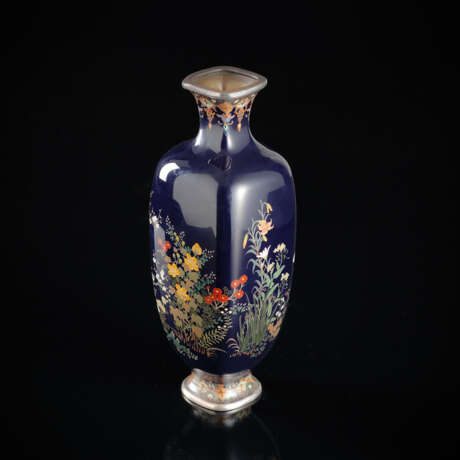 Cloisonné-Vase mit Vögeln und Blüten mit Silber gefasst - фото 1