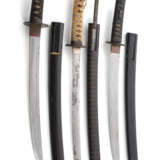 Drei Wakizashi mit schwarzen Lackscheiden - photo 1