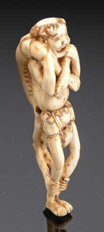 Amüsantes Netsuke von Ashinaga und Tenaga aus Elfenbein - photo 1