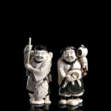Zwei Okimono aus Elfenbein mit Darstellungen der zwei Glücksgötter Ebisu und Daikoku - photo 1