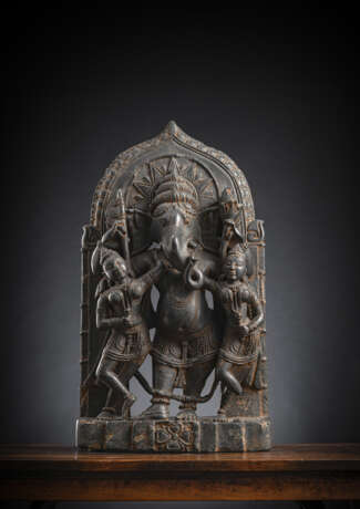 Stele des Ganesha aus schwarzem Stein - photo 1