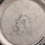 Teekanne und ovale Schale aus Silber mit Reliefdekor - Foto 2