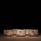 Satz von fünf Studiokeramik-Speisenschalen (mukozuke) in beschriftetem Holzkasten - photo 1