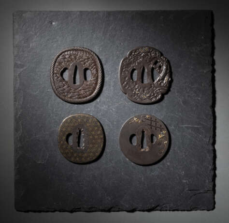 Vier Tsuba aus Eisen - photo 3