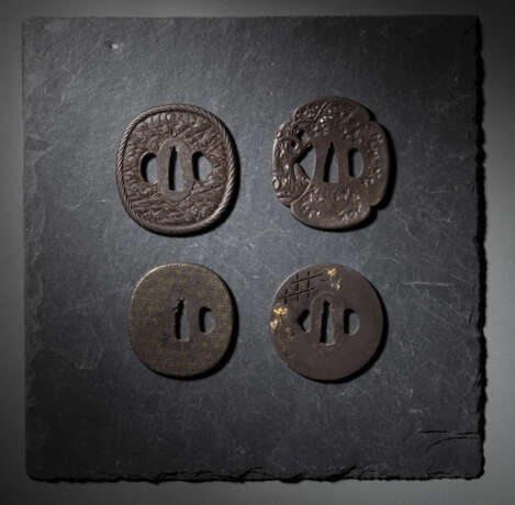 Vier Tsuba aus Eisen - photo 4