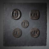 Fünf Tsuba aus Eisen - photo 1
