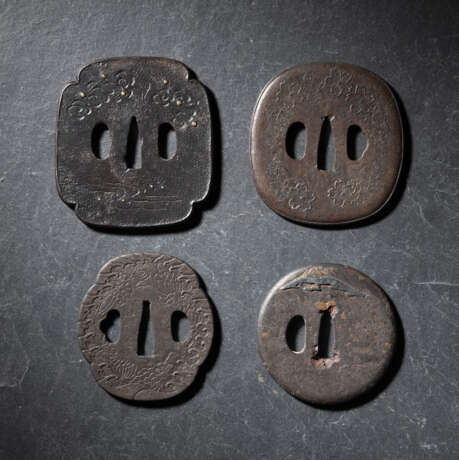 Vier Tsuba aus Eisen - photo 1