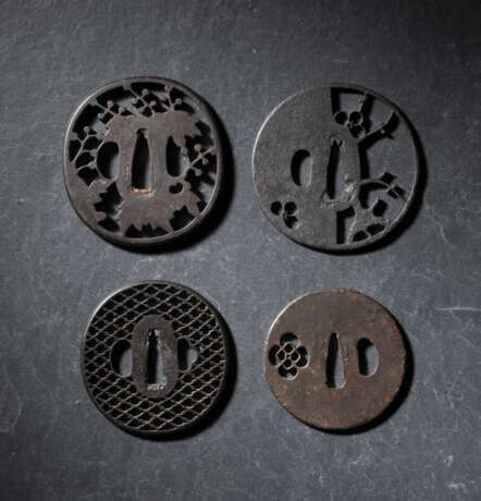 Vier Tsuba aus Eisen - photo 2
