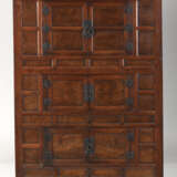 Dreitüriges Kabinett aus Holz - photo 3