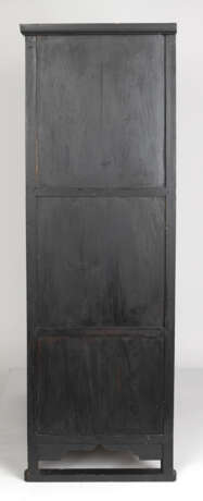 Dreitüriges Kabinett aus Holz - photo 4